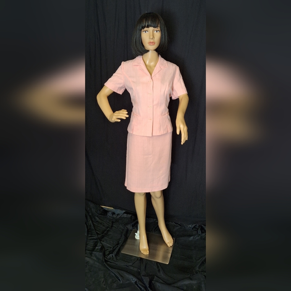 REQUIREMENTS/ SIZES : 6 & 8 / LIGHT PINK SKIRT SUIT